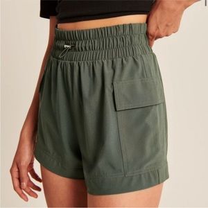 Abercrombie traveler shorts- never worn